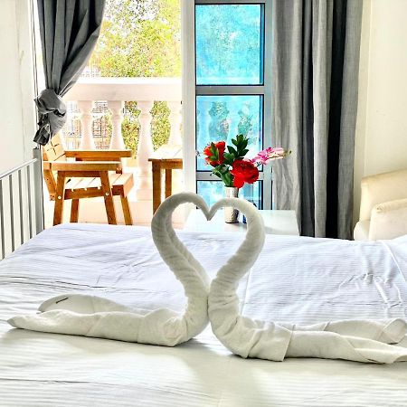 דובאי Comfortable Private Rooms In Compound Housing מראה חיצוני תמונה