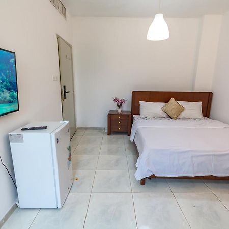 דובאי Comfortable Private Rooms In Compound Housing מראה חיצוני תמונה