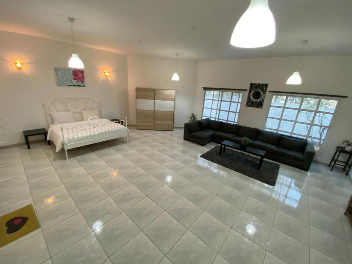 דובאי Comfortable Private Rooms In Compound Housing מראה חיצוני תמונה