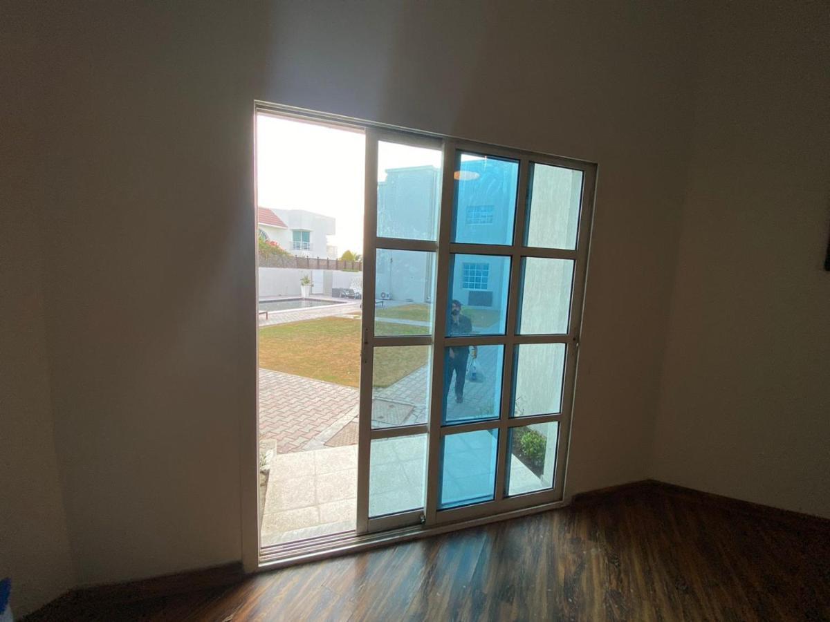דובאי Comfortable Private Rooms In Compound Housing מראה חיצוני תמונה