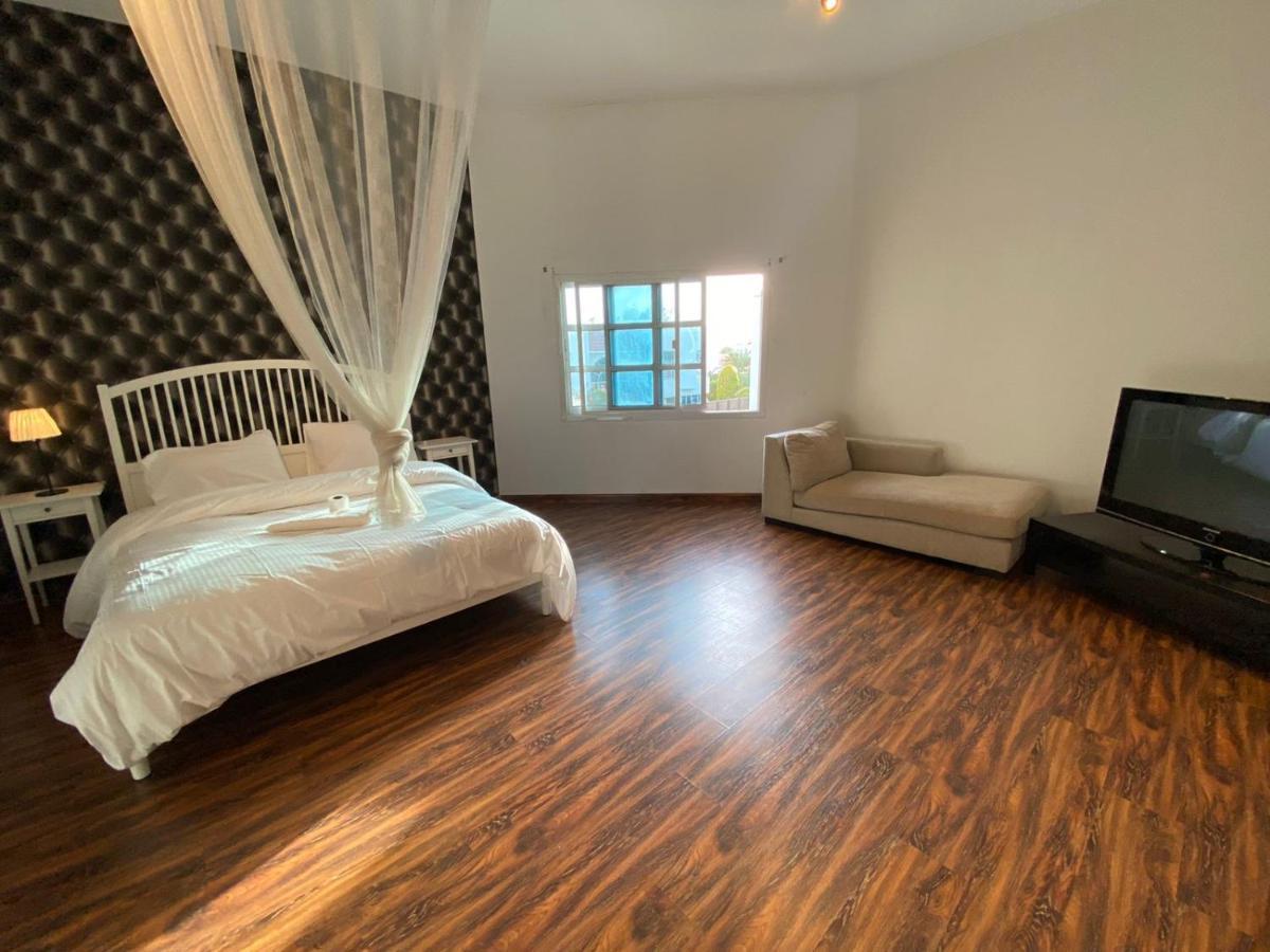דובאי Comfortable Private Rooms In Compound Housing מראה חיצוני תמונה