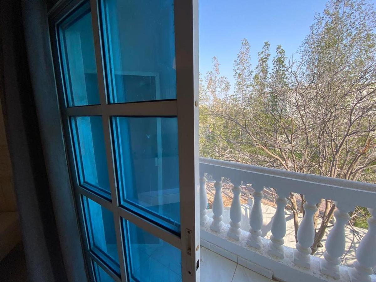דובאי Comfortable Private Rooms In Compound Housing מראה חיצוני תמונה