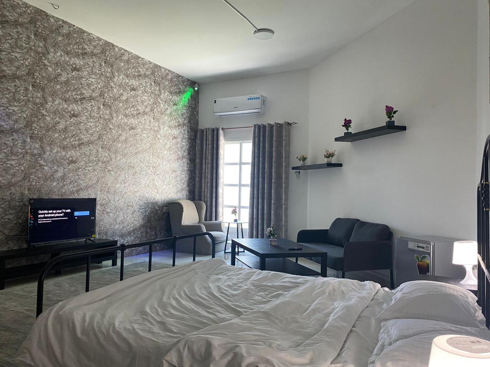 דובאי Comfortable Private Rooms In Compound Housing מראה חיצוני תמונה