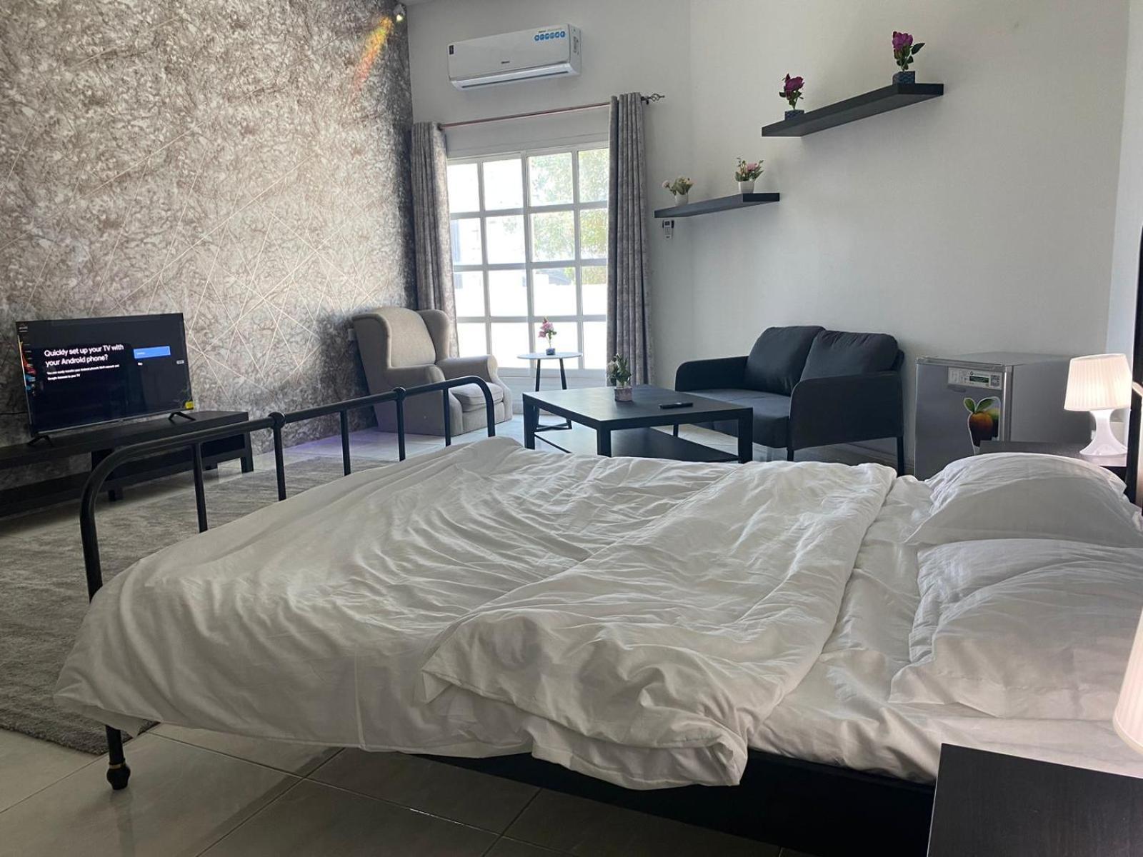 דובאי Comfortable Private Rooms In Compound Housing מראה חיצוני תמונה