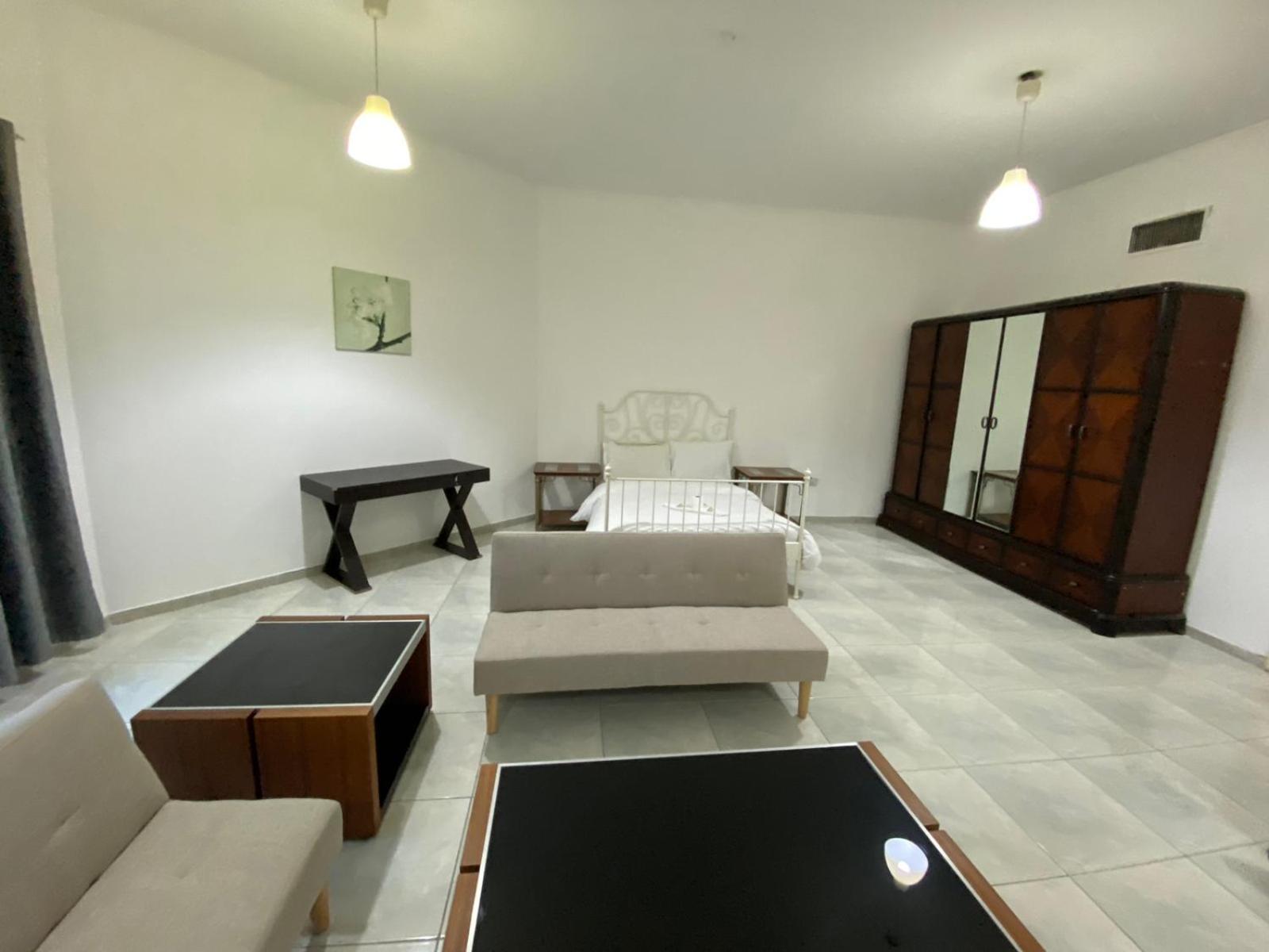 דובאי Comfortable Private Rooms In Compound Housing מראה חיצוני תמונה