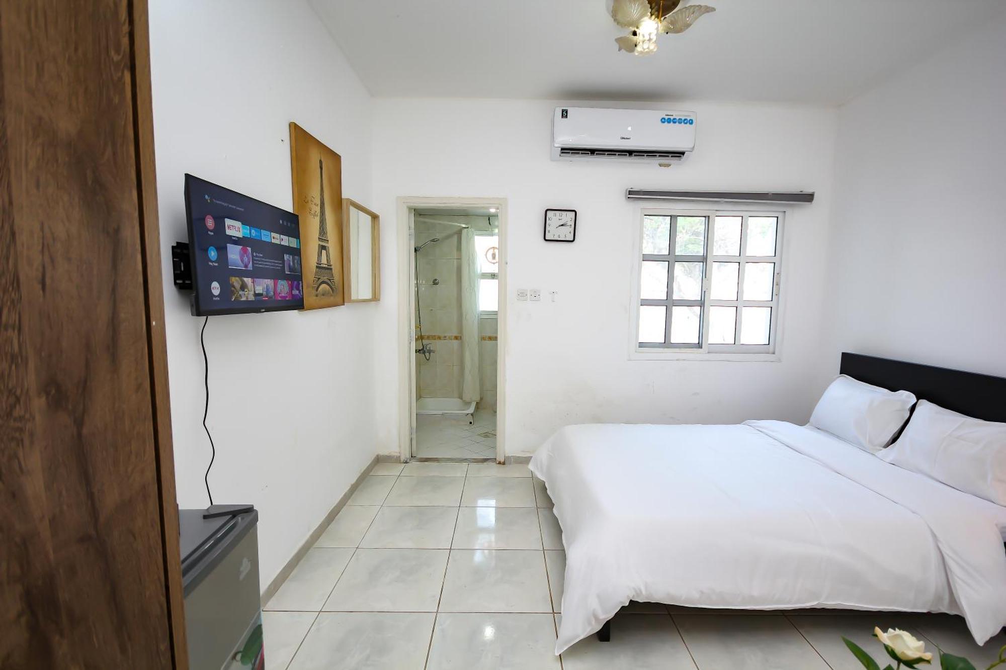 דובאי Comfortable Private Rooms In Compound Housing מראה חיצוני תמונה
